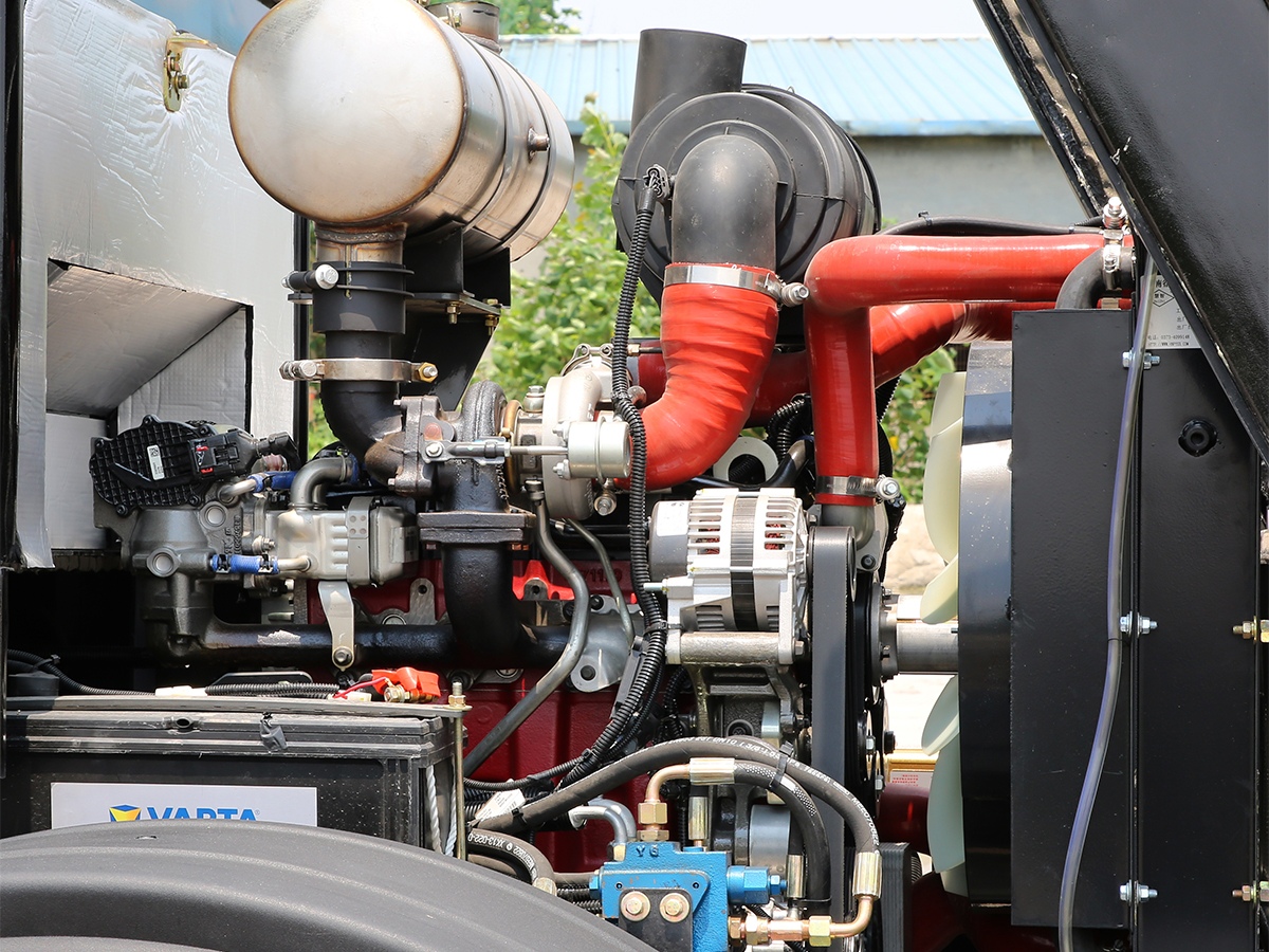 Easy-to-open engine hood